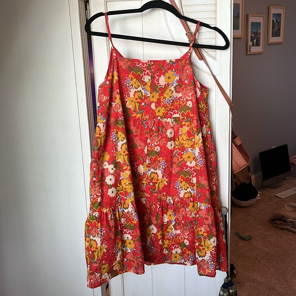 Loft red floral mini dress- never worn tags attached- medium - Picture 3 of 4